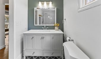 90 E White Oak St, Arlington Heights, IL 60005