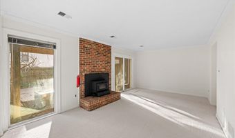 4619 MAYHUNT Ct, Alexandria, VA 22312