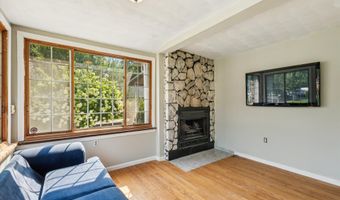 117 E Pershing St, Bloomfield, CT 06002