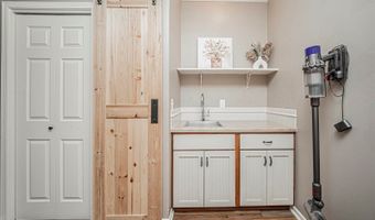 1311 Meadow Ln, Abilene, KS 67410