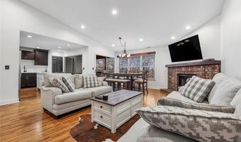 534 Oak Ridge Trails Ct, Ballwin, MO 63021