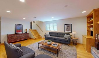 3229 N Volz Dr E, Arlington Heights, IL 60004