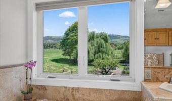 39 E Valley View Rd, Ashland, OR 97520