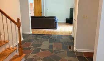 3925 Waldenwood Dr, Ann Arbor, MI 48105