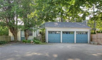 24 Old Beach Rd, Newport, RI 02840