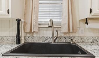 319 Cameron Dr, Altus, OK 73521