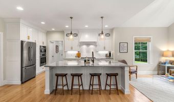 32 Settlers Ct, Bedford, NH 03110