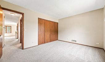 1088 Whitney Dr, Apple Valley, MN 55124