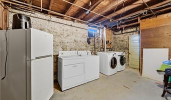 32 Maplewood Ave, Cranston, RI 02920