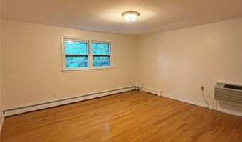 99 Searingtown Rd 2nd Fl, Albertson, NY 11507