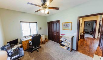 1716 Miller Ln, Aberdeen, SD 57401