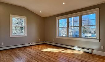 45 Trout Dr, Middletown, RI 02842