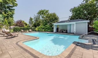 21 Crestwood Rd, Warwick, RI 02886