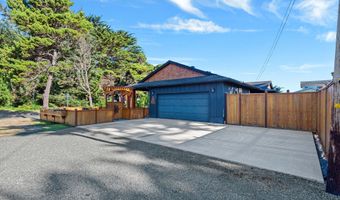 490 4TH St, Bandon, OR 97411