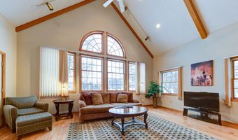 9 University Pl, Amsterdam, NY 12010