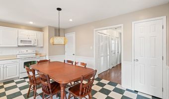 262 Evergreen Dr, Bayville, NJ 08721