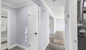 4 Somerset Rd N, Amityville, NY 11701