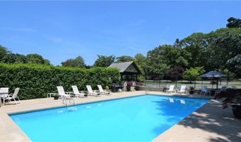 35 Chastellux Ave J, Newport, RI 02840