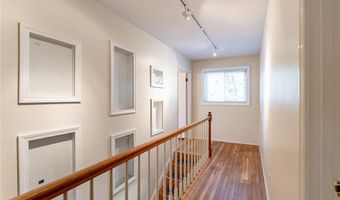 707 Bitterfield Dr, Ballwin, MO 63011