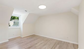 31 Flat Rock Rd, Branford, CT 06405