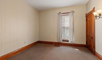 907 E Hunt St, Adrian, MI 49221
