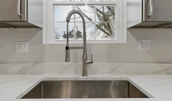 87 Dunedin St, Cranston, RI 02920