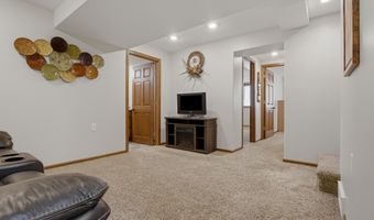 1211 N State St, Aberdeen, SD 57401