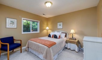19801 OLMSTEAD Rd NE, Aurora, OR 97002