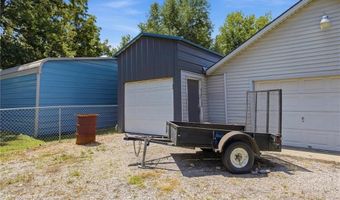 818 N Houston St, Adrian, MO 64720