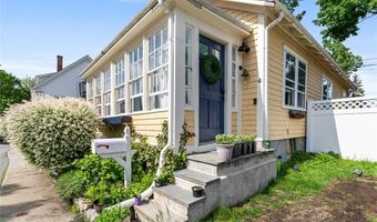 4 Findlay Pl, Newport, RI 02840