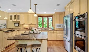451 Reflection Rd, Apple Valley, MN 55124