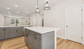 7355 MOUNTAINEER Dr, Alexandria, VA 22306