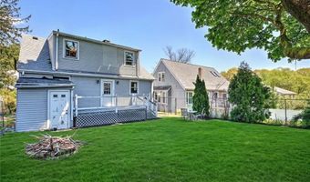 7 Hemlock Dr, Johnston, RI 02919