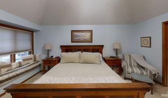 114 Chaudoin Dr, Angola, IN 46703