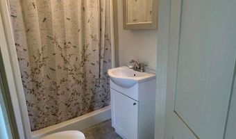 382 S Main St, Alburgh, VT 05440