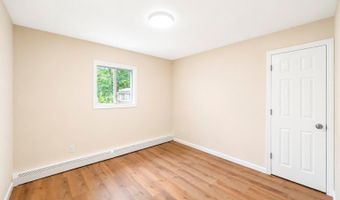 41 Madison Ave, Amityville, NY 11701