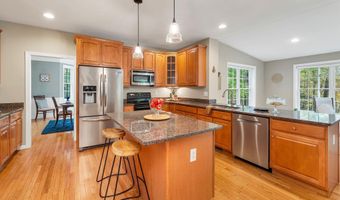 37 Pondfield Rd, Bedford, NH 03110