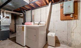 1517 NAVARINO St, Algoma, WI 54201