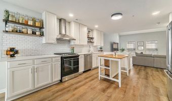 1043 Maiden Ln, Ann Arbor, MI 48105
