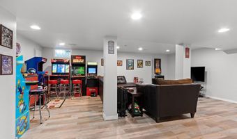 4715 N BROOKSHIRE Dr, Appleton, WI 54913