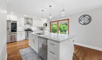 1132 S Fernandez Ave, Arlington Heights, IL 60005