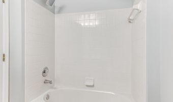 7532- F COXTON Ct 126, Alexandria, VA 22306