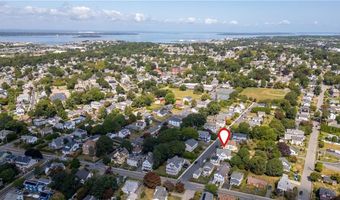 7 Caswell Ave, Newport, RI 02840