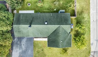 76 Maple St, Beachwood, NJ 08722