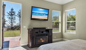 3181 Goldenspur Dr, Camarillo, CA 93010