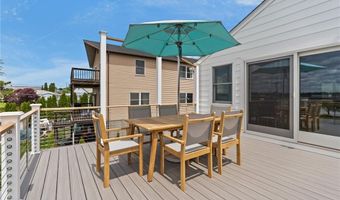 76 Warren Ave, Middletown, RI 02842