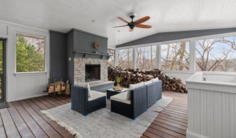 140 RIVER Dr, Appleton, WI 54915