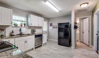 201 E Davis Ave, Alvarado, TX 76009