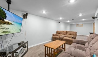 306 E Maple St, Beresford, SD 57004