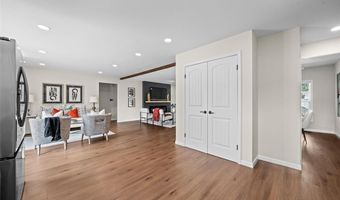 378 Palermo Dr, Ballwin, MO 63021